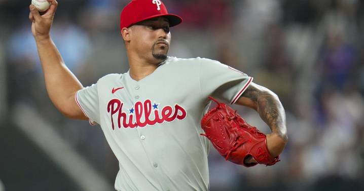 Phillies closer Jhoan Duran driven off field after taking comebacker off his right foot