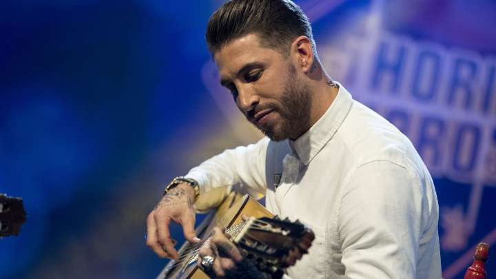 Paco González, periodista deportiva, usa toda su ironía contra la canción de Sergio Ramos: "Me está llegando al alma"