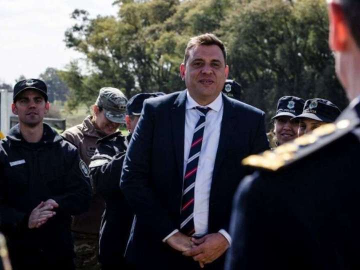 El policía bonaerense candidato de Milei apuntó contra el Gobierno de Kicillof: "No entienden que los de azul son los buenos"