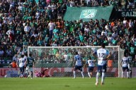 Igualan León y Tuzos con un penal por bando