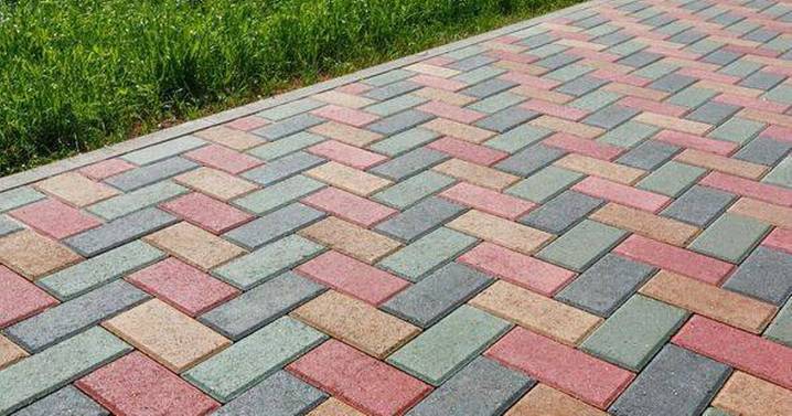 Expert says homeowners should pour washing powder onto their driveways
