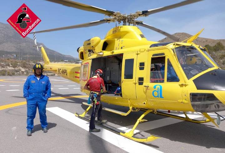 Rescatada una menor inconsciente en la Sierra de Mariola en una operación contrarreloj