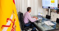 Sánchez se involucra en la lucha contra los incendios y visitará este domingo algunas de las zonas afectadas