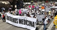 Medicinas para todos, reclaman durante marcha