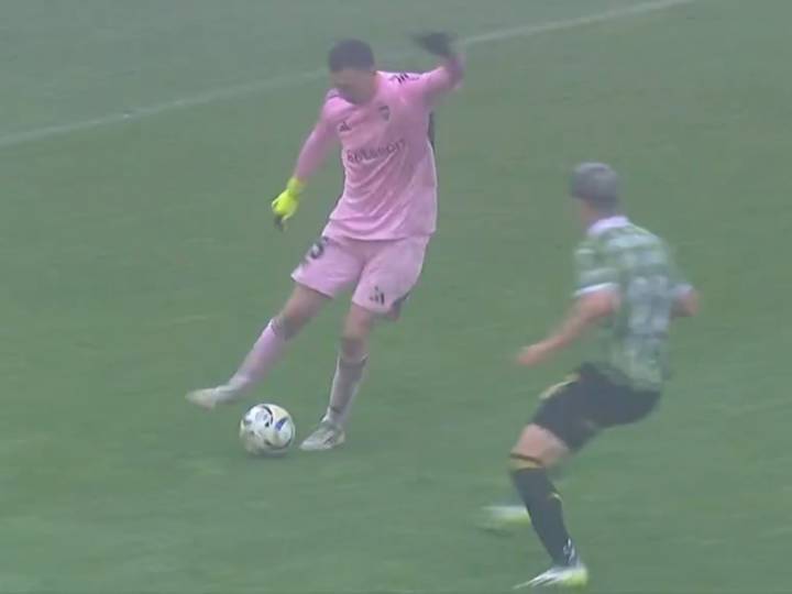 Agustín Marchesín gambeteó a un rival y se lesionó: la jugada que dejó a Boca sin su arquero titular en medio de la racha positiva