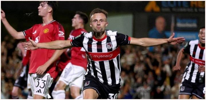 Manchester United sufrió el mayor papelón de su historia: un equipo de Cuarta División lo eliminó por penales de la Copa de la Liga de Inglaterra