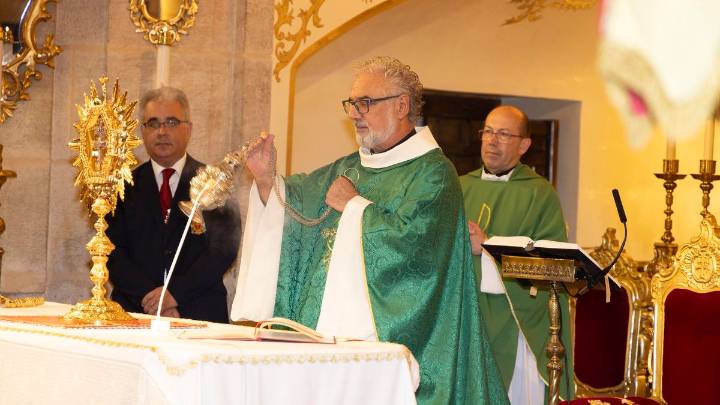 La basílica de la Vera Cruz acoge una celebración dedicada a las familias caravaqueñas que residen fuera de la ciudad