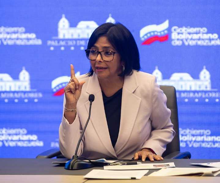 (AUDIO) Delcy Rodríguez: "Ningún imperio, por más decadente que sea, le da órdenes al pueblo venezolano"
