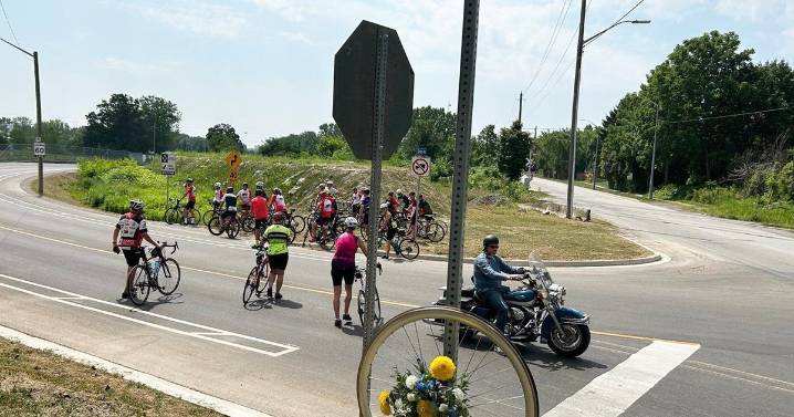 Sign for cycling great Gord Singleton unveiled on reopened Whirlpool Road