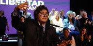 Javier Milei retoma la campaña electoral en Lomas de Zamora en medio del escándalo por las denuncias de corrupción