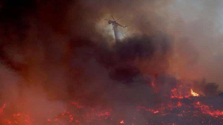 Declaran dos grandes incendios en el sur de California: preocupa su avance hacia las casas
