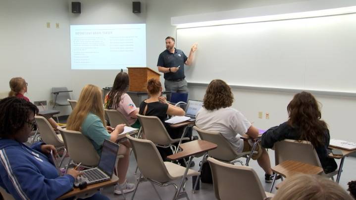 USI professor discusses impacts of sending troops to U.S. cities