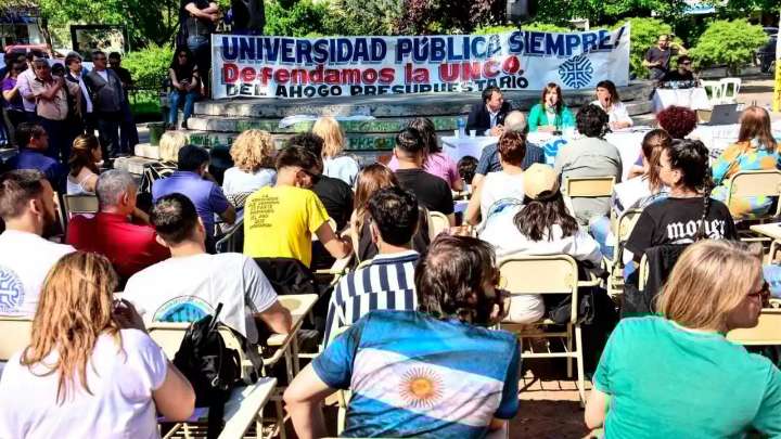 El Gobierno anunció un aumento para docentes universitarios