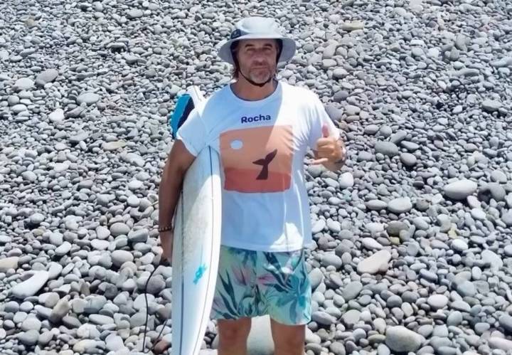“Se lo pasó increíble". El video de Lacalle Pou surfeando olas en una playa de El Salvador