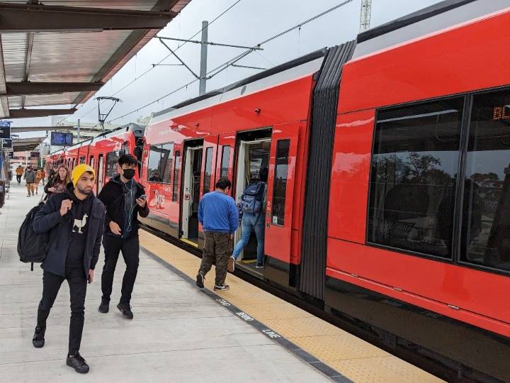 Experts look to San Diego trolley to help fix California high