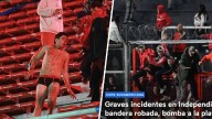 "Escándalo, vándalos": Así ve la prensa argentina los incidentes entre hinchas de la U e Independiente y entrega duros detalles El partido fue suspendido.