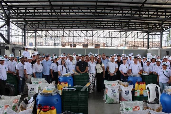 Más de 180 familias campesinas de Tuluá y Alcalá fortalecen su productividad con el programa Valle Agro