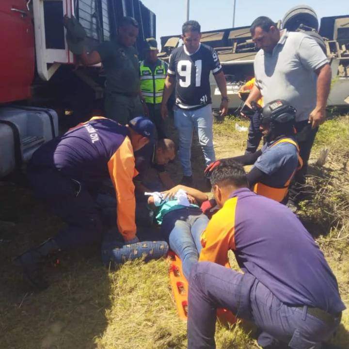Muere pasajero en accidente en la carretera Coro