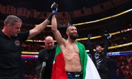 Chimaev gana el título de los medianos de UFC por decisión unánime