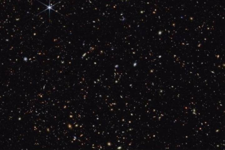 Nueva teoría para los ‘pequeños puntos rojos’ en el universo distante