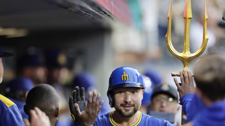 Cal Raleigh hits 42nd HR, Cole Young also goes deep as Mariners beat Rangers 6