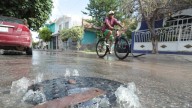 Vecinos de la 20 de Noviembre viven entre aguas negras desde hace tres días