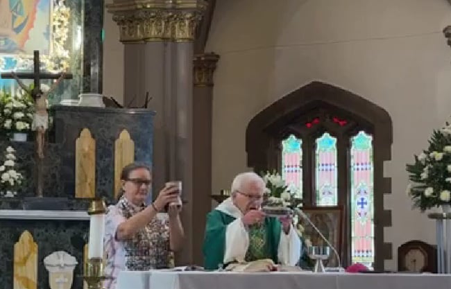 No fue la primera vez que Raúl Vera concelebraba misa con sacerdotisa en Saltillo