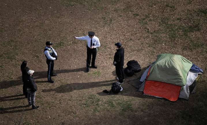 Trump «invita» a personas sin hogar a salir de Washington DC; presentará plan para una capital «más hermosa»