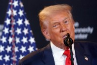 Trump firma orden ejecutiva para facilitar viajes comerciales al espacio