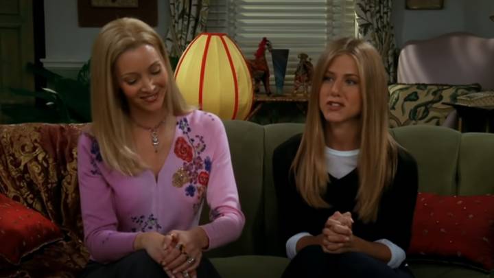 I Can’t Stop Watching This Viral Clip Of Jennifer Aniston Breaking Character When Lisa Kudrow Got Wild On The Set Of Friends