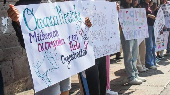 Estudiantes de Michoacán se manifiestan contra el desalojo de albergues estudiantiles en Oaxaca
