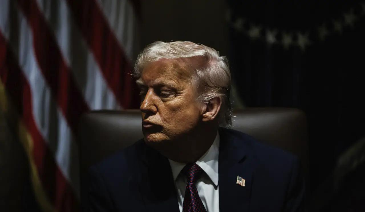 Trump arremete contra corte por frenar transferencia de tierras para mina de cobre