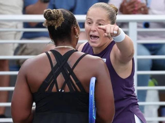 Ostapenko apologises for 'no education' Townsend jibe