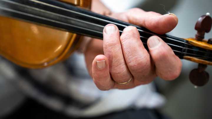 Iowan wins fair's 100th fiddlers' contest 52 years after first title