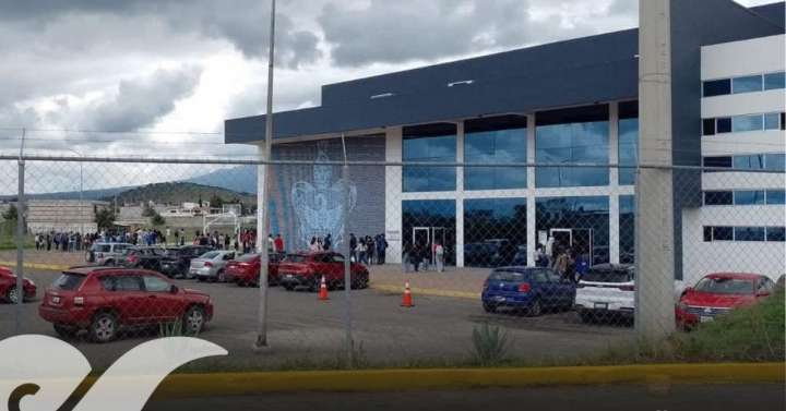 Dan mantenimiento a las áreas verdes de Amozoc