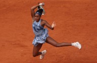 Coco Gauff plays a stress-free match at the US Open to beat Magdalena Frech and reach the 4th round