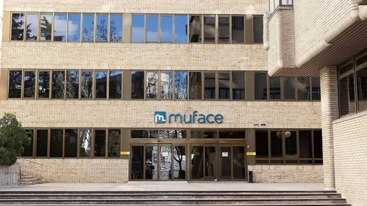 Casi 1.500 funcionarios de Muface se pasan a la sanidad pública en Málaga