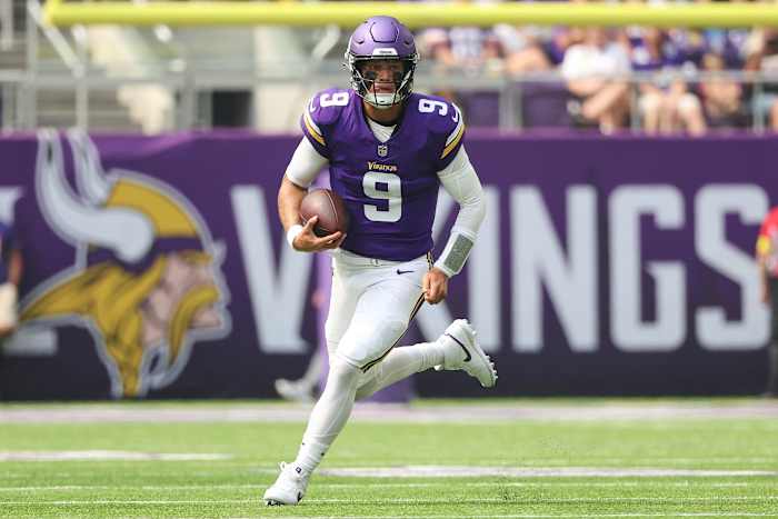 J.J. McCarthy leads scoring drive in brief return for Vikings
