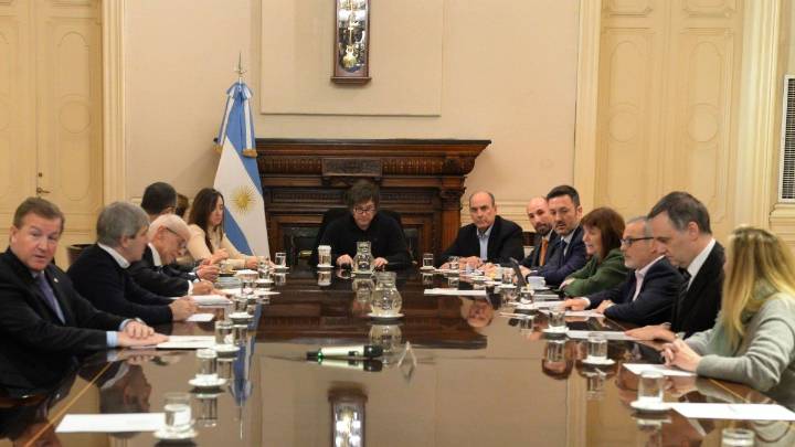 En la previa del cierre de listas, Javier Milei encabeza una reunión de Gabinete