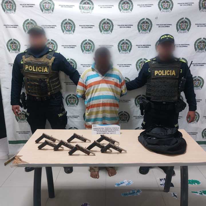 Capturan a hombre con 8 armas de fuego tras persecución