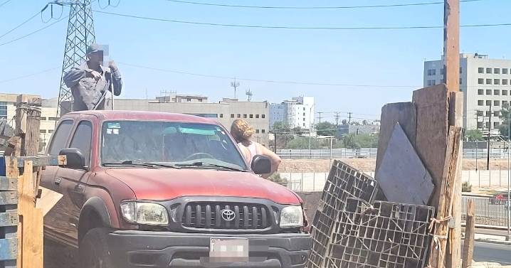 Sorprenden a pareja tirando basura en las laderas de Río Nuevo 