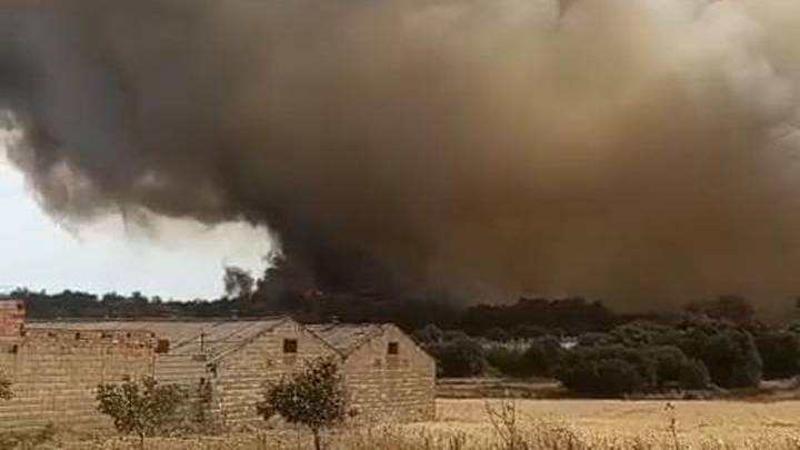 Evacúan a los vecinos de la localidad zamorana de Congosta por el incendio