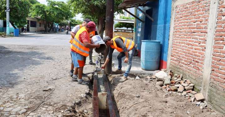 Pone en riesgo a la población, bloqueo del tren en Caleras