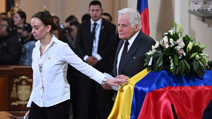 El padre del senador asesinado Miguel Uribe Turbay ocupará su lugar como precandidato presidencial