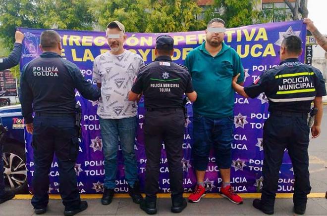 Caen en #Toluca tres hombres ligados a robos en Oxxo y vehículos robados