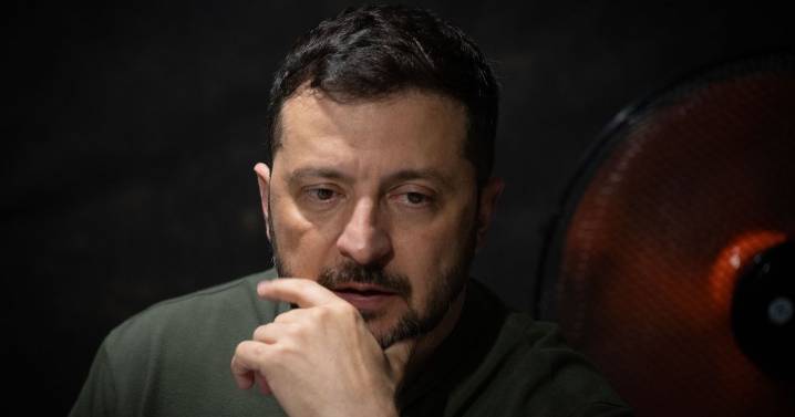 Zelensky signals Ukraine may give land to Russia in surprise peace move