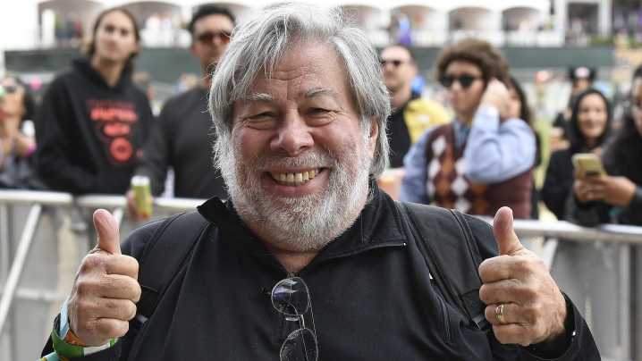 On his 75th birthday, Apple legend Steve Wozniak pops up in a comment thread about his 'bad decision' to sell his stock in the '80s with a devastatingly zen reply: 'I gave all my Apple wealth away bec