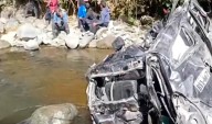 Pasco:  Minivan cae a un precipicio de 800 metros de profundidad y deja siete fallecidos