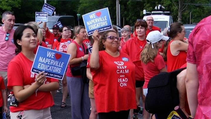 Naperville 203 teachers rally for new contract as strike looms 
