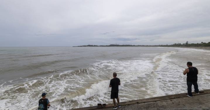 Stronger, bigger Hurricane Erin forecast to create dangerous surf along US coast